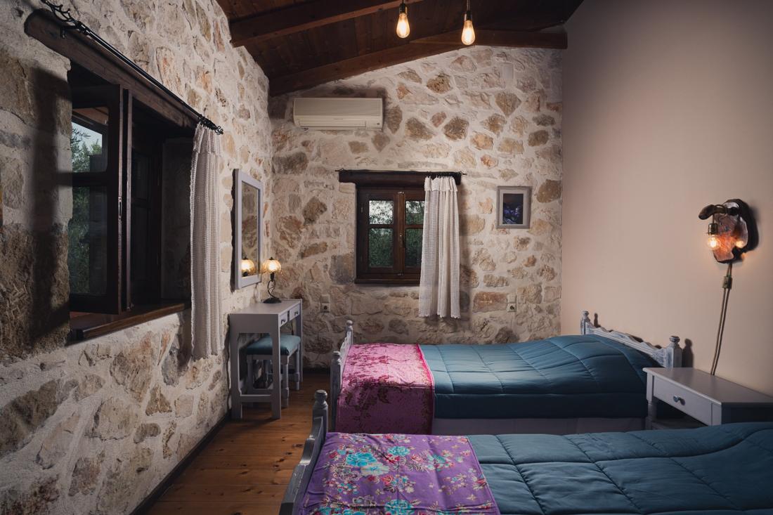 Bedroom with two single beds